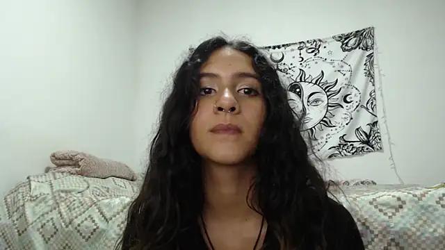 AlinaWoolf_ from StripChat is Freechat