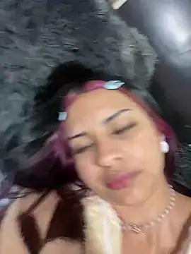 Hilary_pinkk from StripChat is Freechat