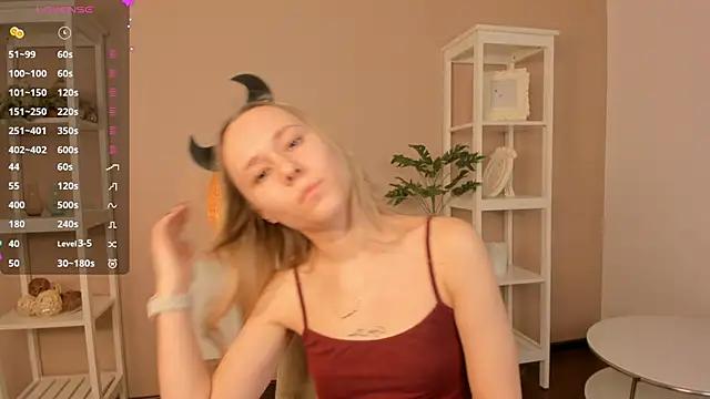 KatieGingell from StripChat is Freechat