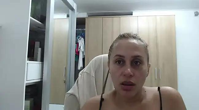 RoxanaLove9 from StripChat is Freechat