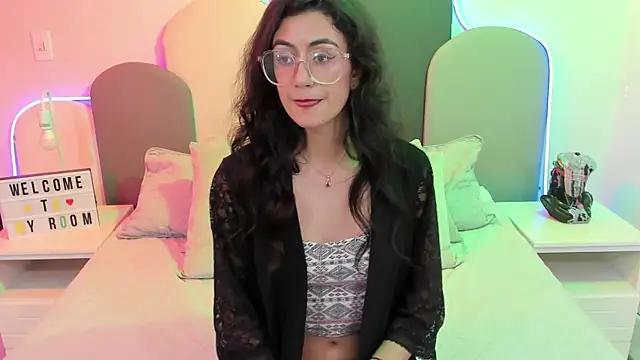 SophieGomez22 from StripChat is Freechat